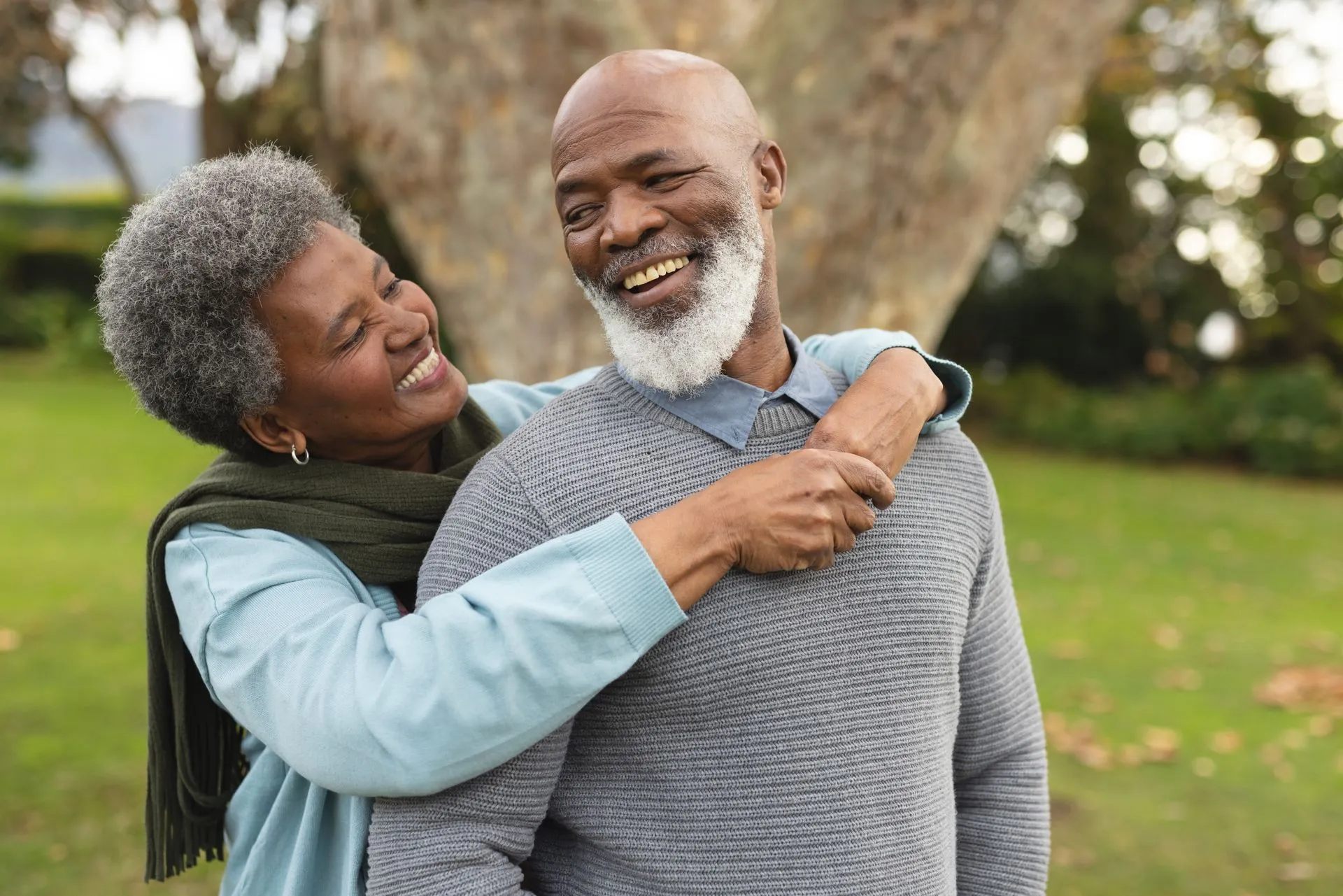 An older Chattanooga couple embracing outdoors, smiling together